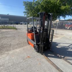 Toyota 3000lb Forklift