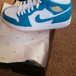 Jordan 1 Off Louis for CEEZE Womens size 5.5 YOUTH size 4.5 for Sale in  Denver, CO - OfferUp