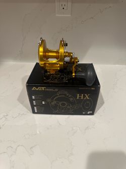 AVET HX 5/2 Gold Fishing Reel