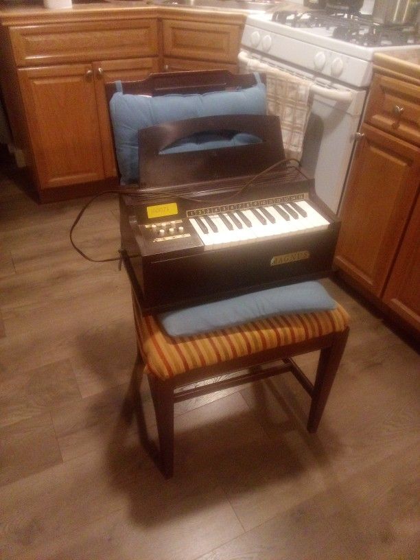 Vintage Magnus Electric Chord Organ
