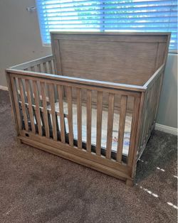 Delta Children Crib/Toddler Bed With Mattress