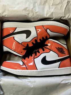 Air Jordan 1 Mid SE Turf Orange