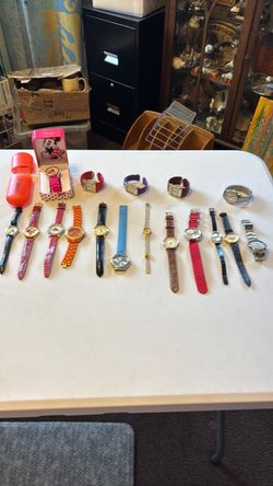 Lot of 17 watches fashion lot