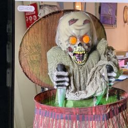 Zombie Barrel from Spirit Halloween 2010