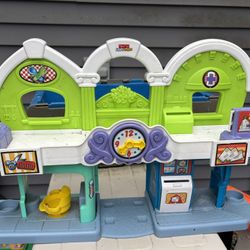 Fisher Price Little People Market Center