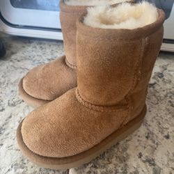 Uggs Girls Size 6c