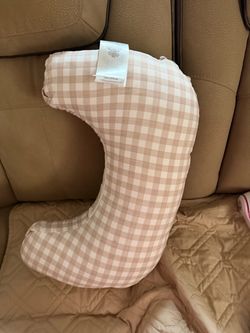 Momkind Nursing Pillow beige Gingham