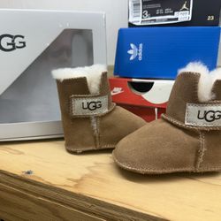 XS 0-6m Uggs 