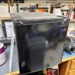 Insignia Mini Fridge. Works Perfect And Includes Shelf