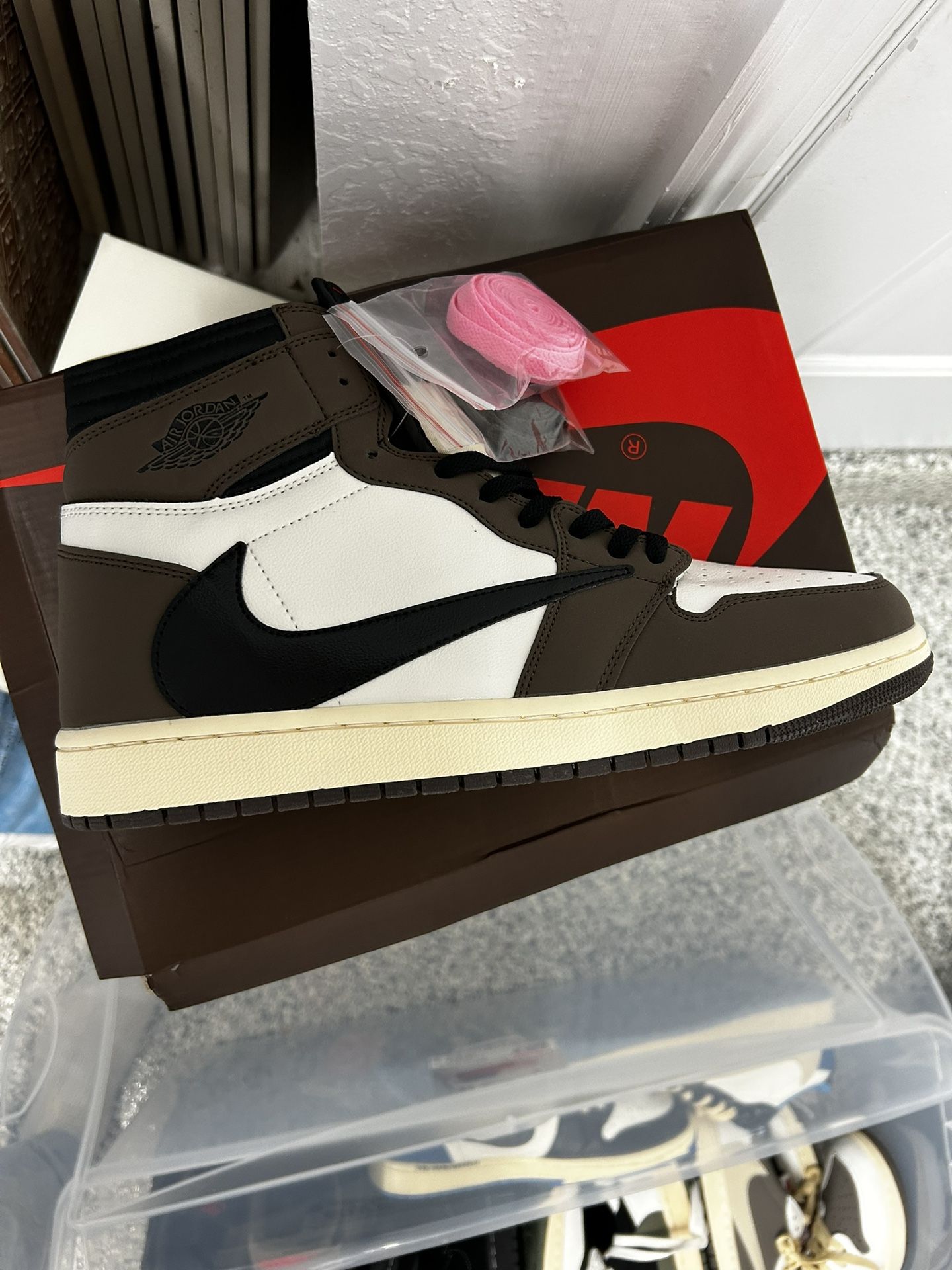 Travis Scott Jordan 1 High Mocha