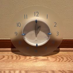 Round Wall Clock