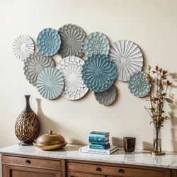 LuxenHome 48.03-in W x 24.8-in H Metal Floral Wall Sculpture ,A1244