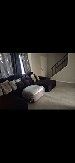 Boneless comfortable couch for sale barley used or sat on