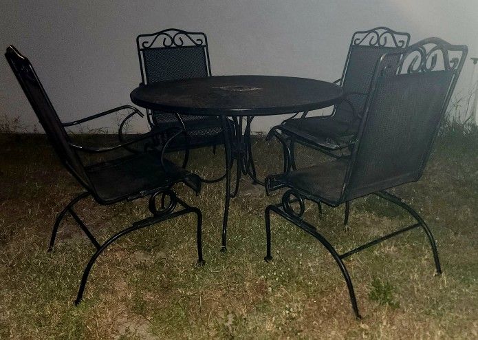 Metal Outdoor Furniture - See Pics!