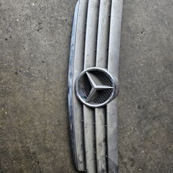 Mercedes Benz Grill