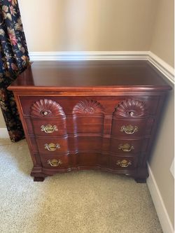 TIMELESS gentleman’s chest - Wellington Hall - Mahogany - Block Front - delivery available