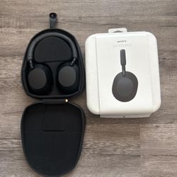 Sony WH-1000XM5 wireless headphones