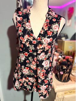 Floral Vneck lace back collar shirt sleeveless- S