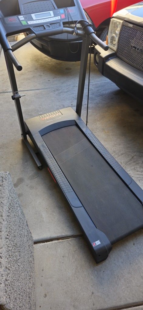 Weslo G5.9i Treadmill Works Great No Issues Hardly Used It Is Fit Compatible  BT 