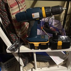 One Drill 18V RYOBi W TWO Batery  Plus One Charger 