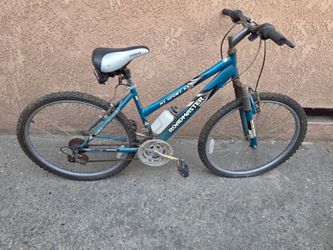 Womens 18 speed  roadmaster bike