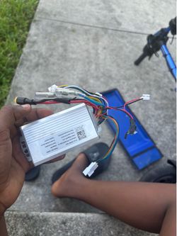 Electric scooter controller