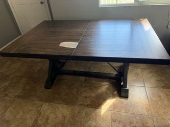 Dining Room Table with 8 chairs and expansion leaf