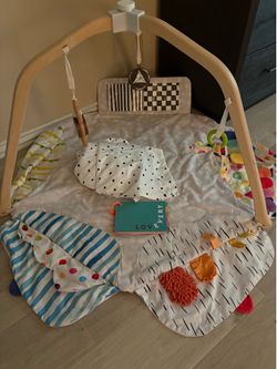 Lovevery baby play gym