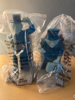 2 Hitchhiking Ghost Popcorn buckets