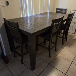 Adjusting Kitchen Or Patio Table With Chairs Pick Up or I Can Deliver 