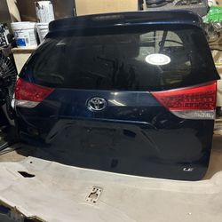 TAILGATE. TOYOTA SIENNA 20012. LE. 