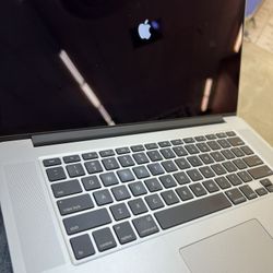 2015 macbook pro, 15", i7, 500gb, 16gb ram.