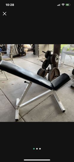 Incline weightlifting bench