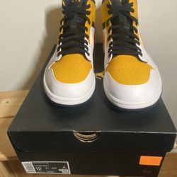 Jordan 1 Mid University Gold