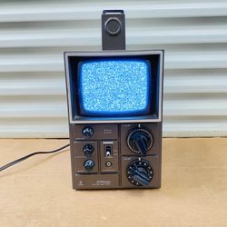 Vtg JCPenney Solid State Portable AC/DC TV Model (contact info removed) 3Way Power 1978 Tested Works. It’s an analog TV. 