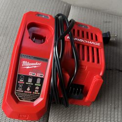 Milwaukee M12/M18 Rapid Charger