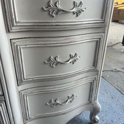 Dresser With 9 Drawers 