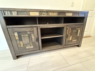 Rooms To Go tv stand / entertainment Center
