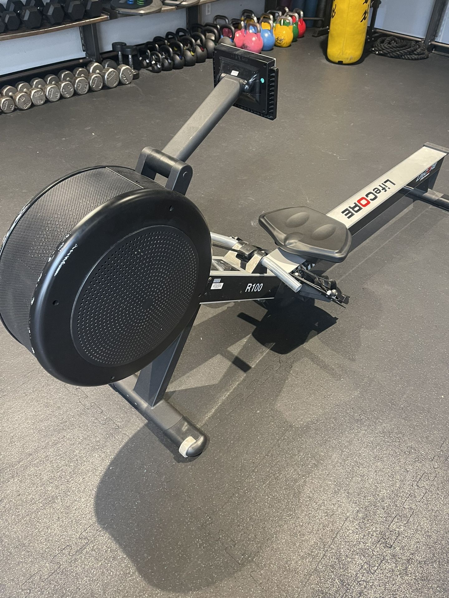 Lifecore r100 commercial rower sale