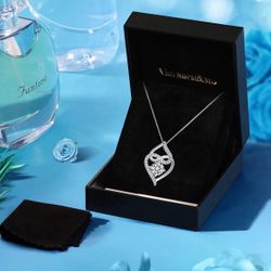 Brand new Gifts for Mom Women Mothers Day Christmas Artificial Rose Flower Gifts from Daughter and Son, Necklace Birthday Flower Rose Gifts for Her Mo