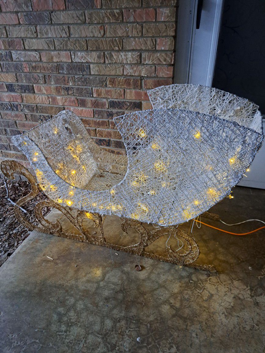 Christmas sleigh lighted is in good condition but is missing a bulb this sleigh is huge 