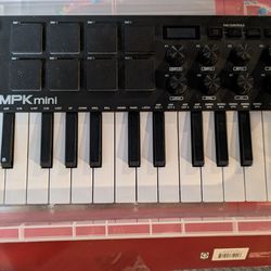 AKAI Professional MPK Mini MK3 - 25 Key USB MIDI Keyboard Controller With 8 Backlit Drum Pads