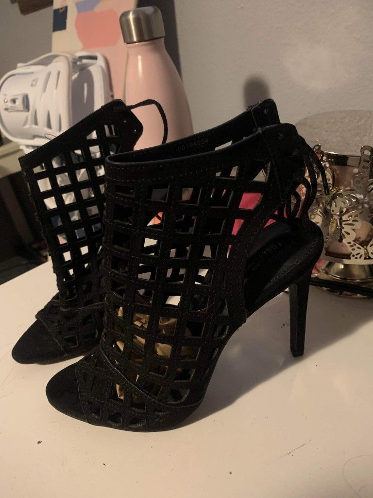 BLACK HIGH HEELS 