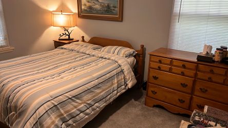 Bedroom 6 piece set pristine vintage. Crawford of Jamestown NY