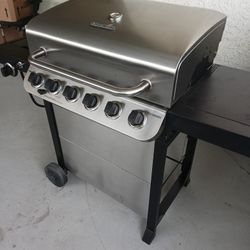 BBQ GIRL BY Charbroil 7 Burners Stanlles Steel Super Clean 
