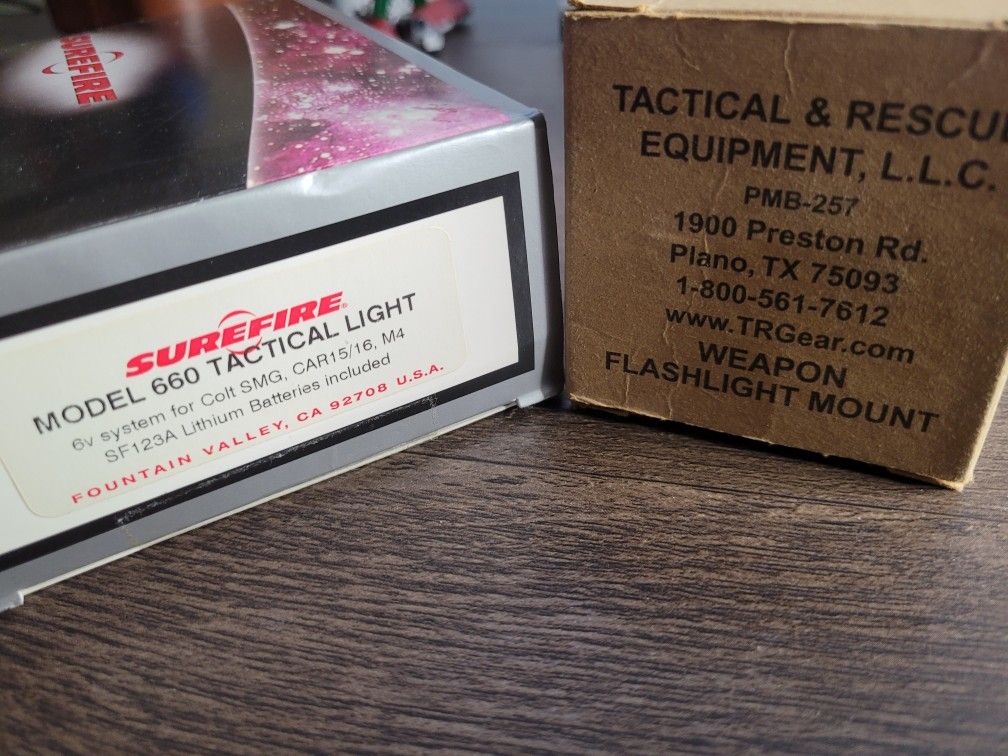 SUREFIRE 660 TAC LIGHT + W- FLASH LIGHT MOUNT - INCANDESCENT OG - EVERYTHING INCLUDED