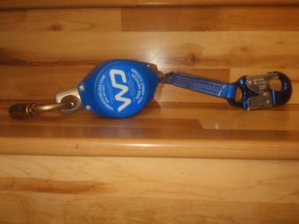 Retractable lanyard