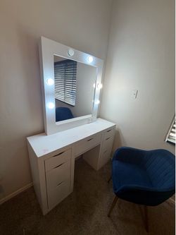 White Vanity Desk with Lighted Mirror