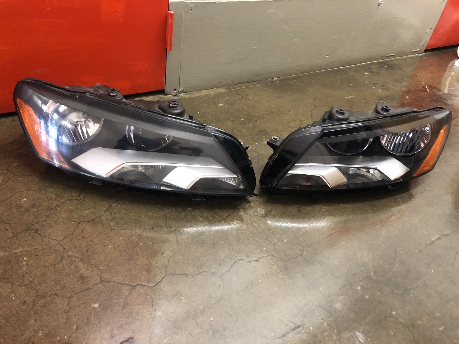 2015 Volkswagen Passat OEM headlights