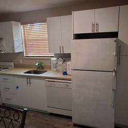 1/1 Apt In Hollywood - Short Or Long Term Lease, 1-mo Min. https://offerup.co/faYXKzQFnY?$deeplink_path=/redirect/